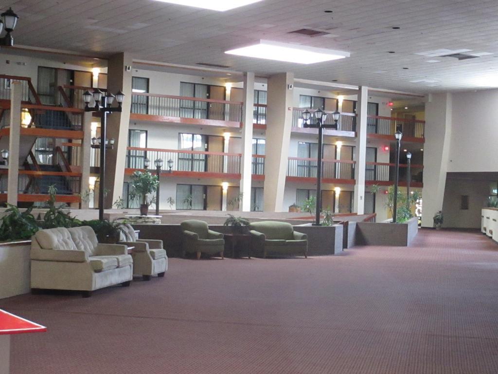 Salina Ambassador Hotel & Conference Center Exterior foto